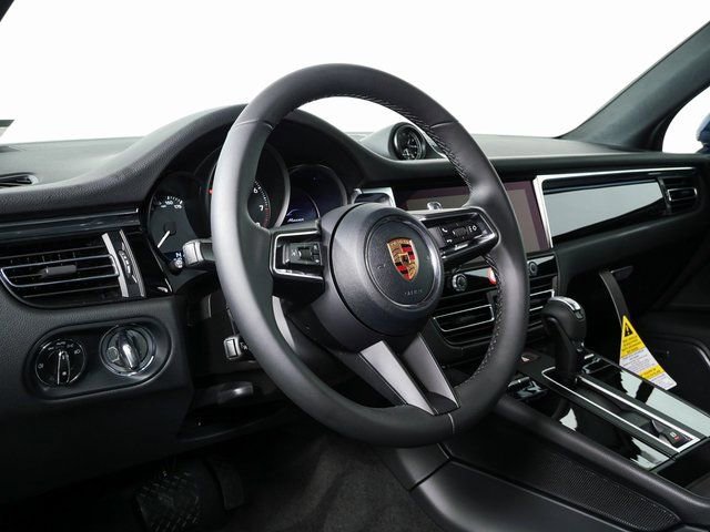 New 2026 Porsche Macan image 4