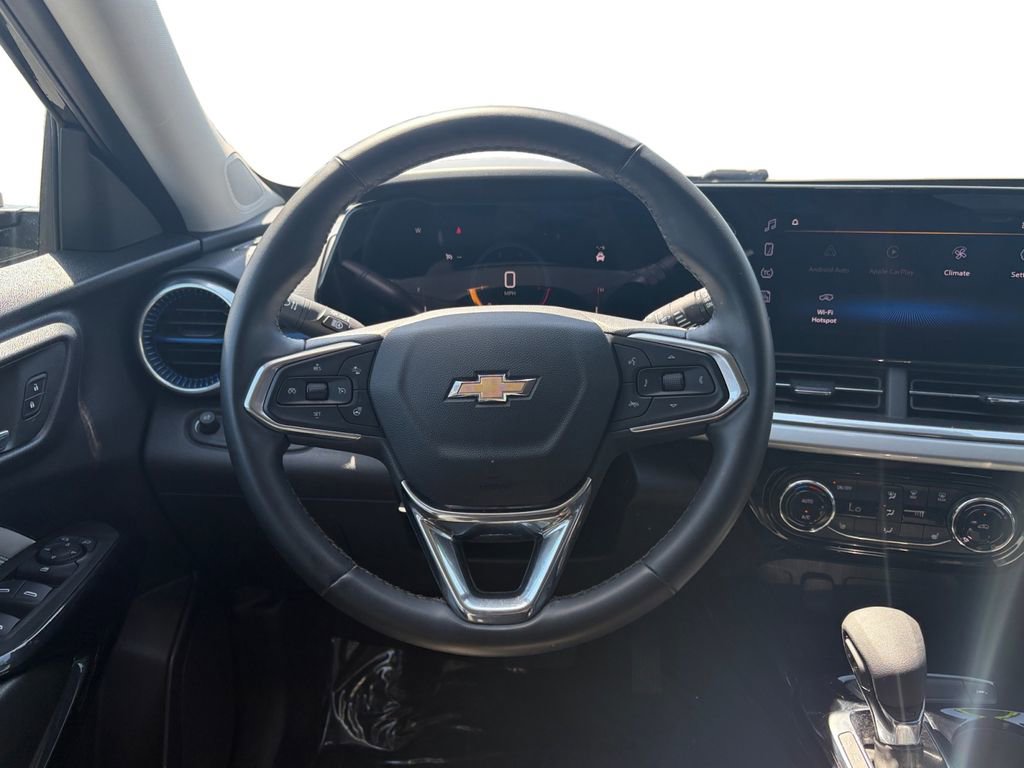 Certified 2024 Chevrolet Trax LT w/ LT Convenience Package FWD image 13