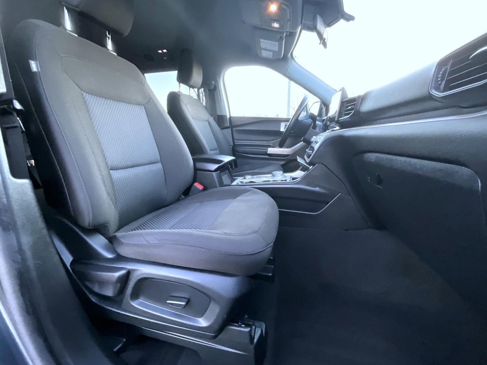 Used 2023 Ford Explorer XLT image 16