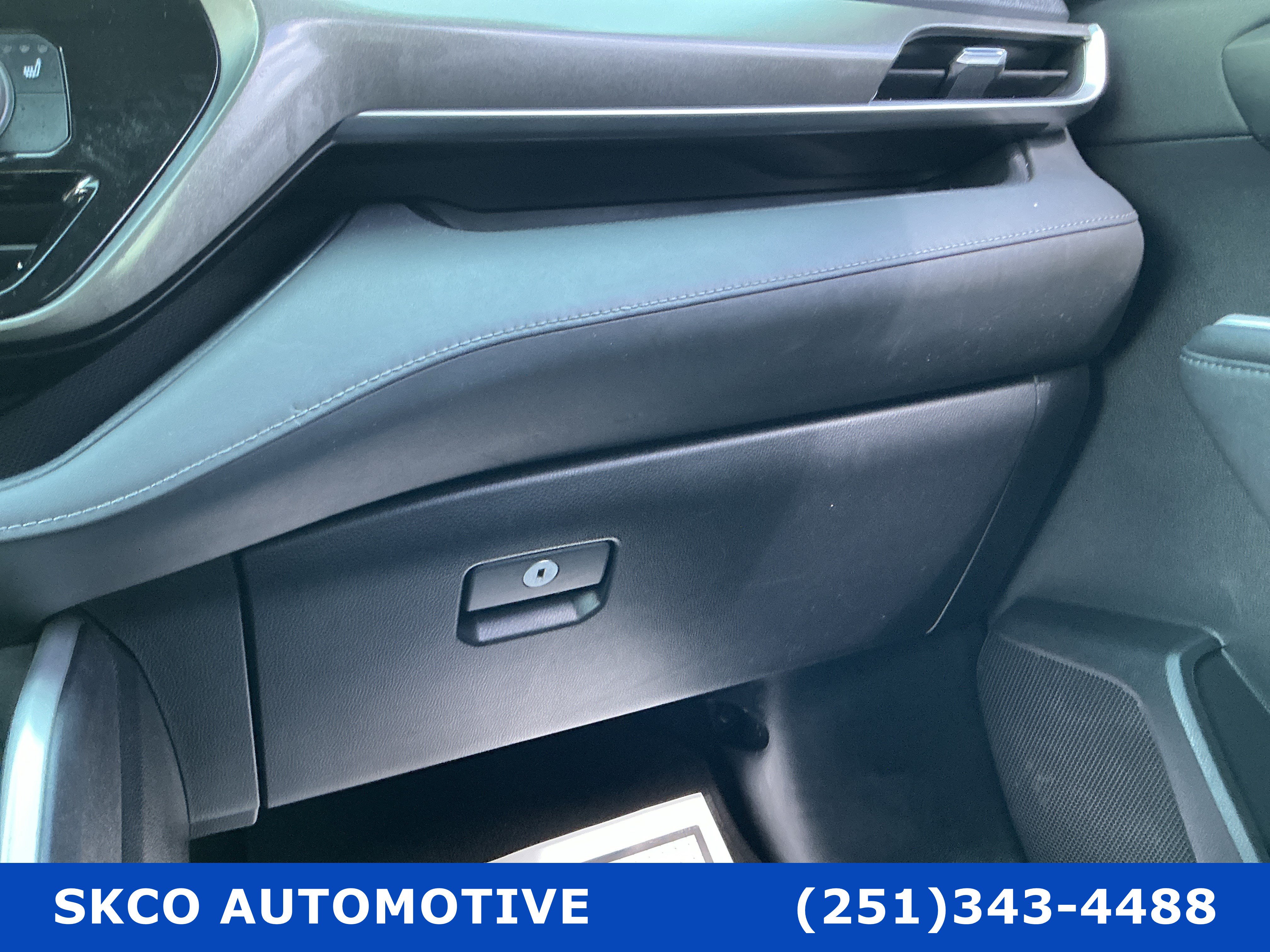 Used 2021 Toyota Highlander XLE FWD image 24