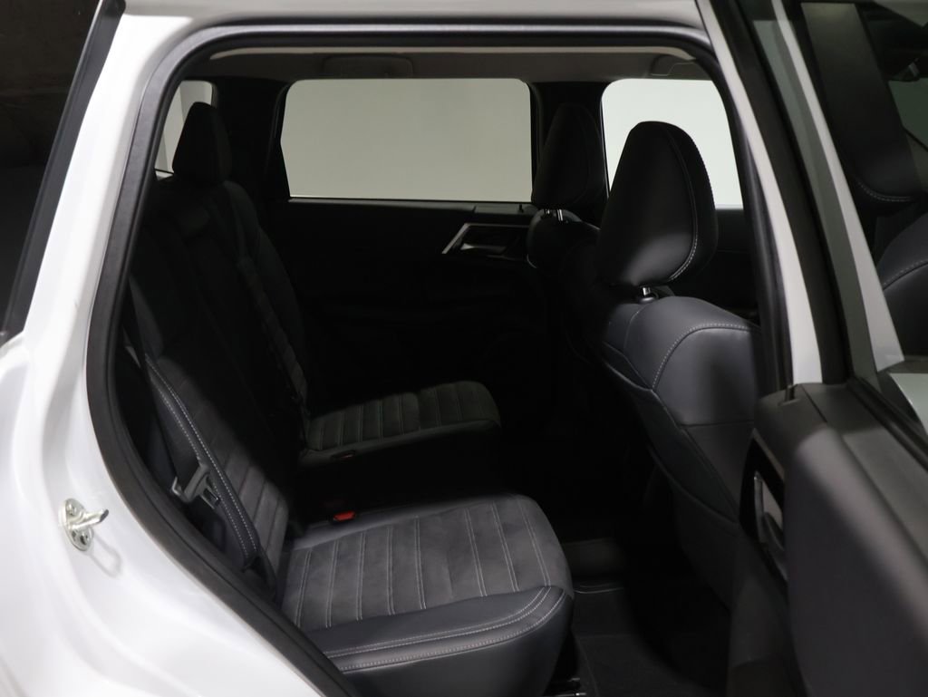 Used 2024 Mitsubishi Outlander SE image 20