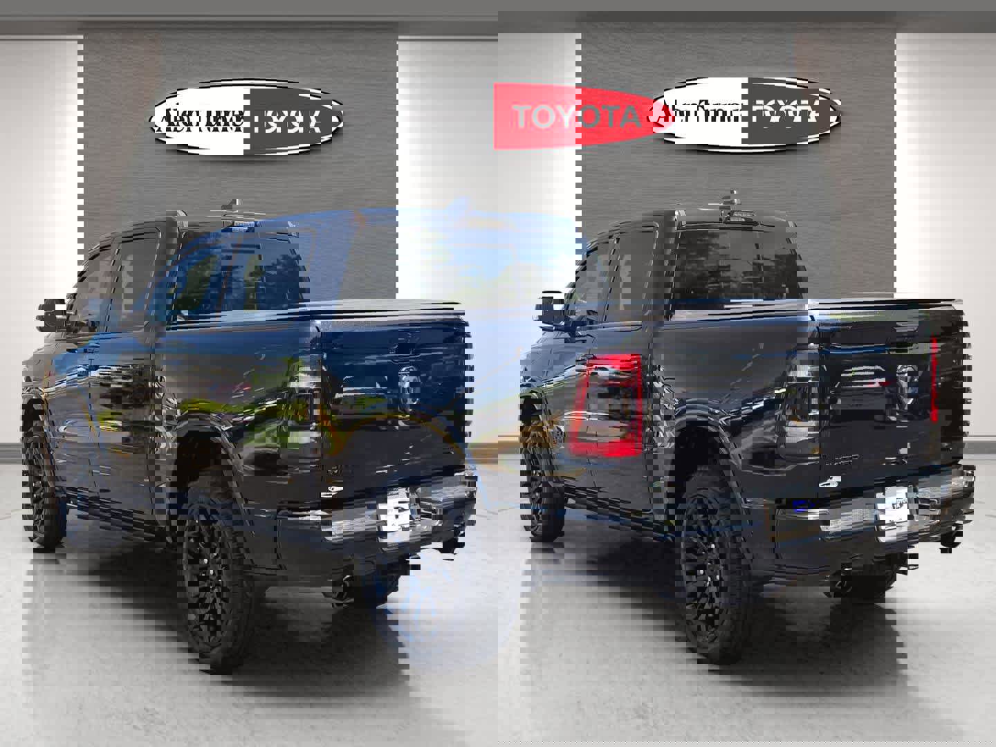 Used 2021 RAM 1500 Limited w/ Night Edition image 9