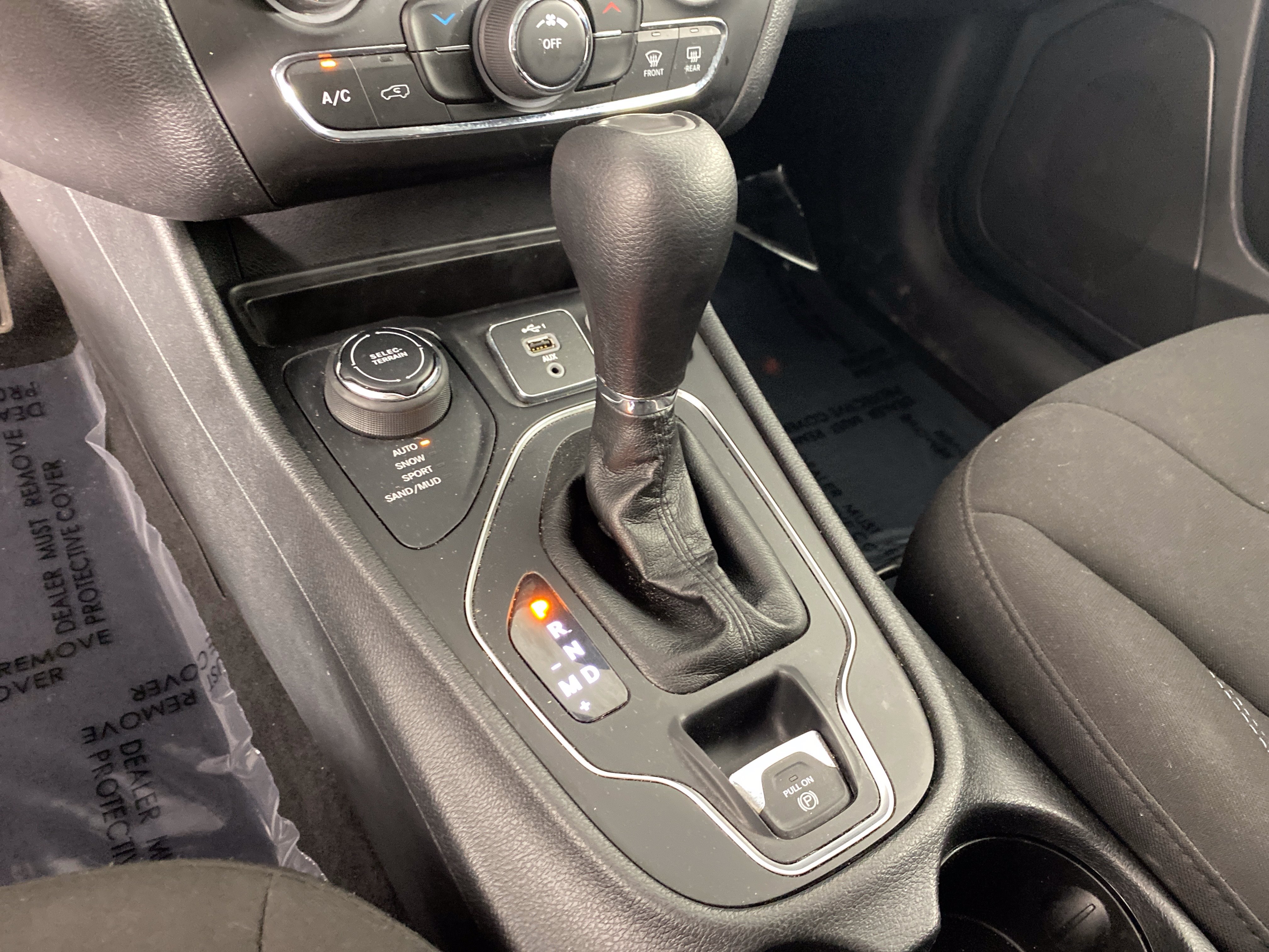 Used 2019 Jeep Cherokee Latitude w/ Popular Appearance Group AWD/4WD image 27
