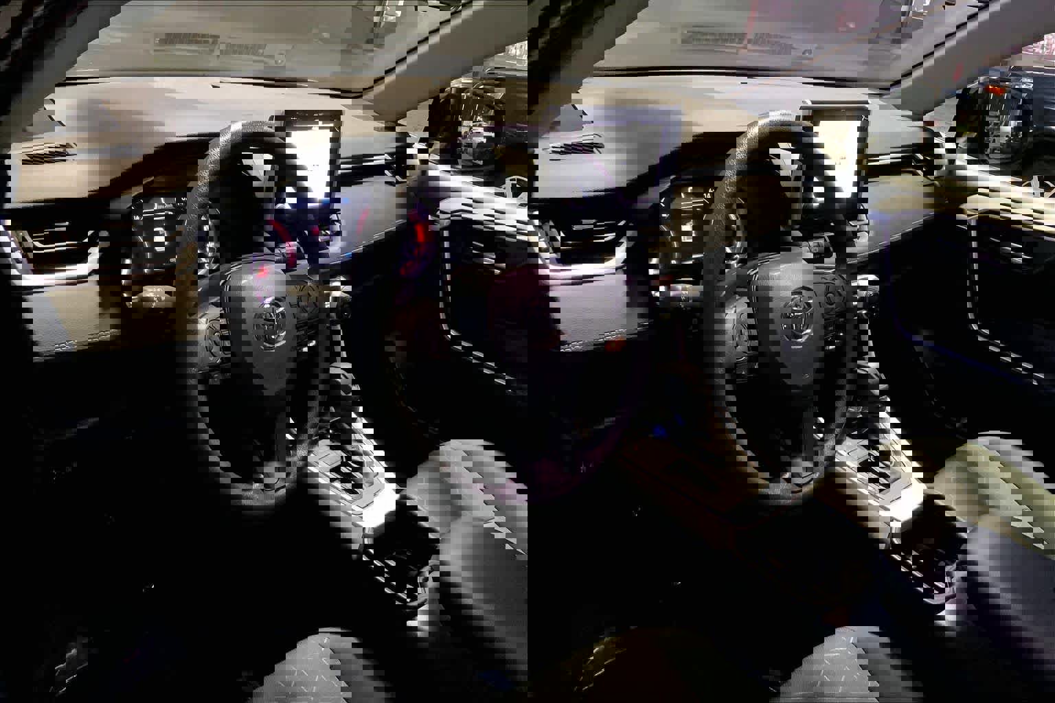 Used 2025 Toyota RAV4 XLE w/ Convenience Package image 17