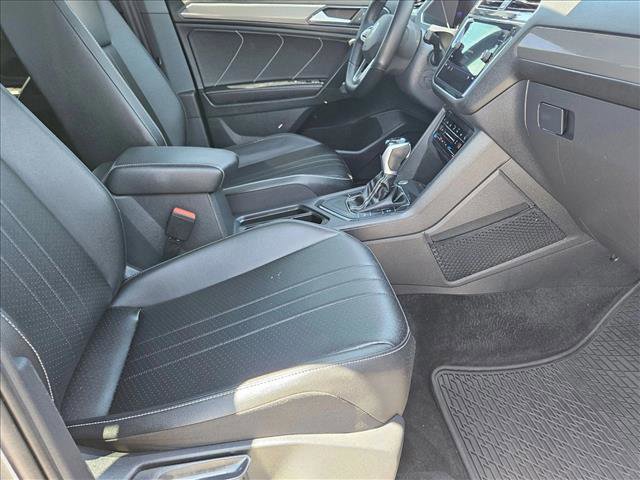 Used 2023 Volkswagen Tiguan SE R-Line FWD image 20