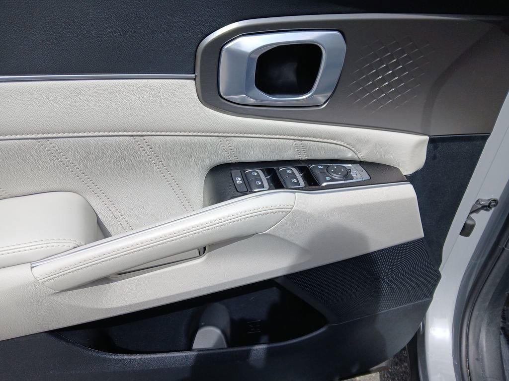 Used 2023 Kia Sorento SX image 19
