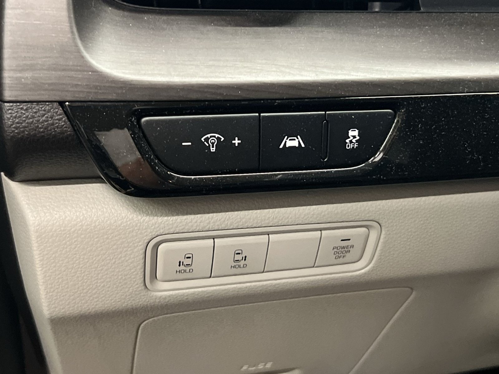Used 2022 Kia Carnival EX FWD image 26