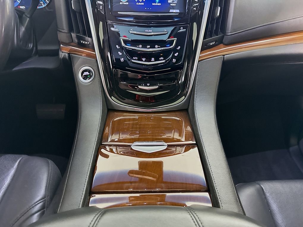 Used 2018 Cadillac Escalade Premium Luxury image 34