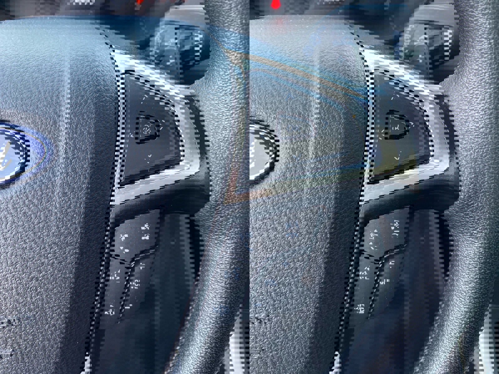 Used 2024 Ford Edge SEL w/ Convenience Package image 16