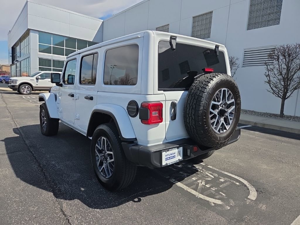 Used 2024 Jeep Wrangler Sahara image 6