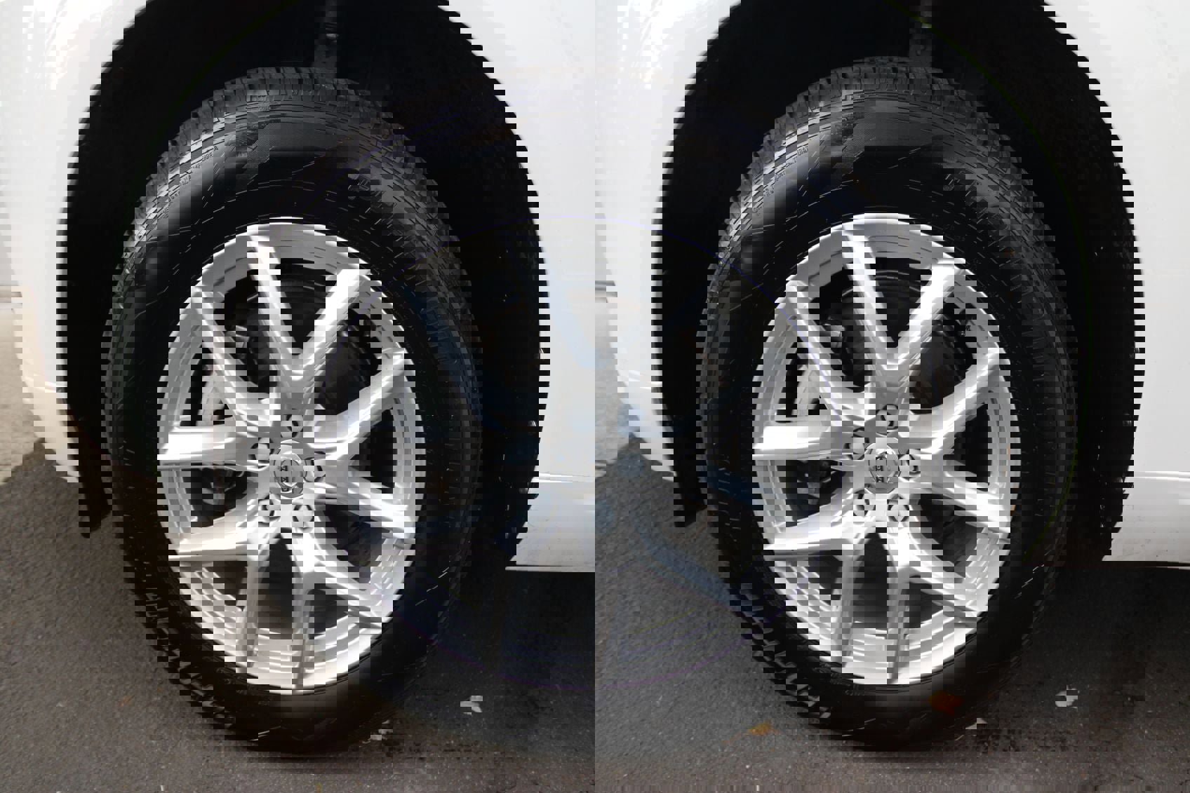 Used 2020 Volvo XC60 T5 Momentum image 31