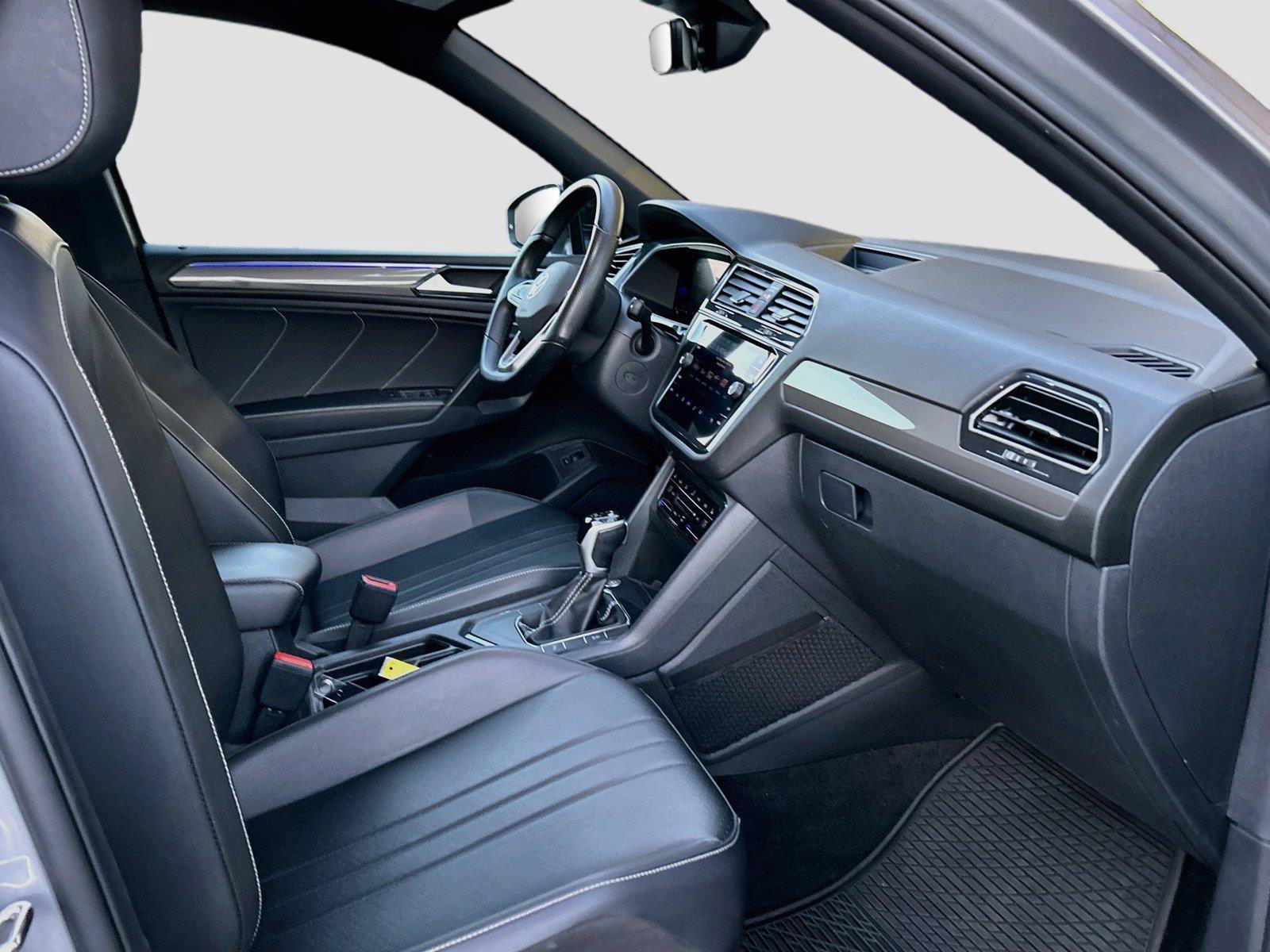 Used 2024 Volkswagen Tiguan SE R-Line FWD image 16