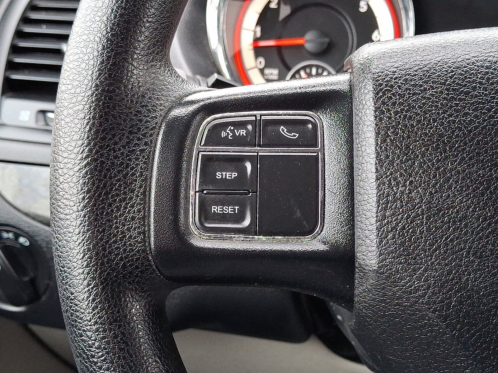 Used 2018 Dodge Grand Caravan SE w/ UConnect Hands-Free Group image 23