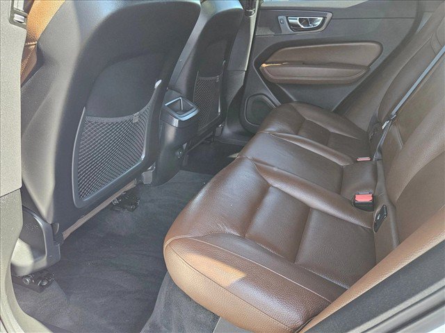 Used 2021 Volvo XC60 T5 Momentum FWD image 18