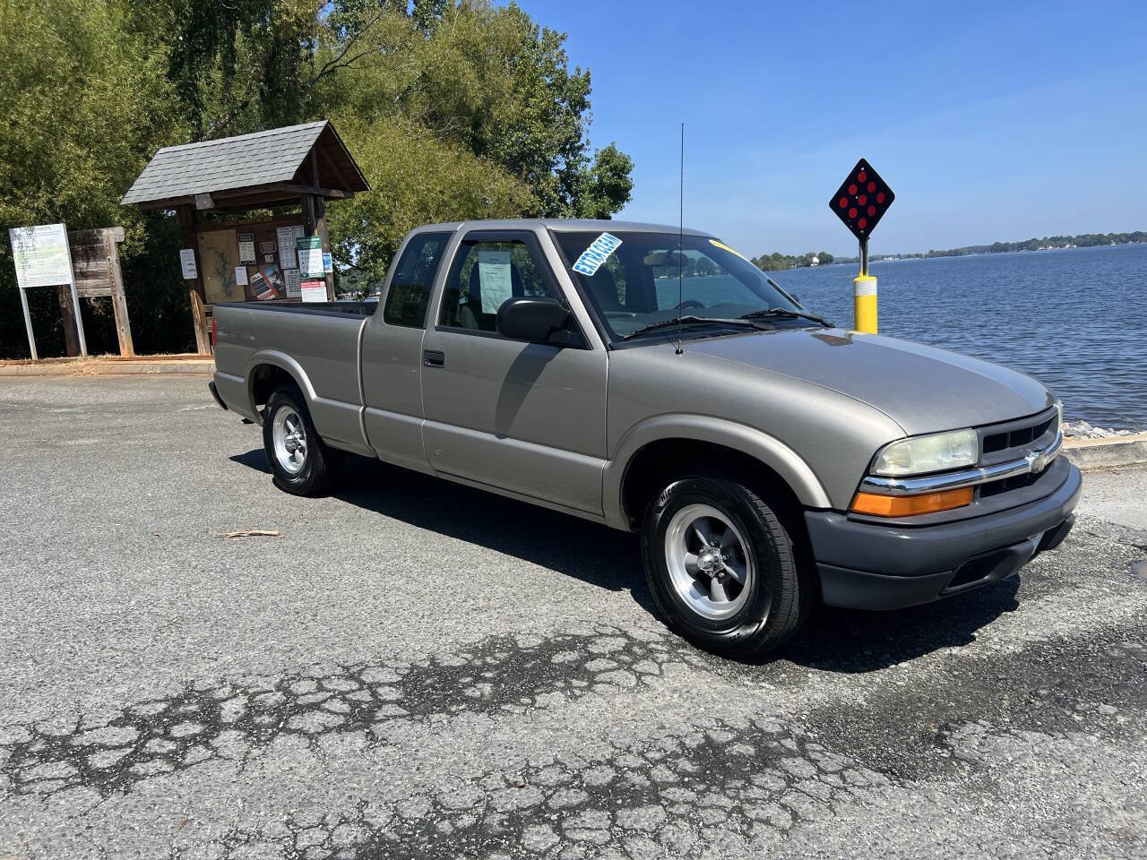 Used 2003 Chevrolet S10 Pickup 2WD Extended Cab image 1