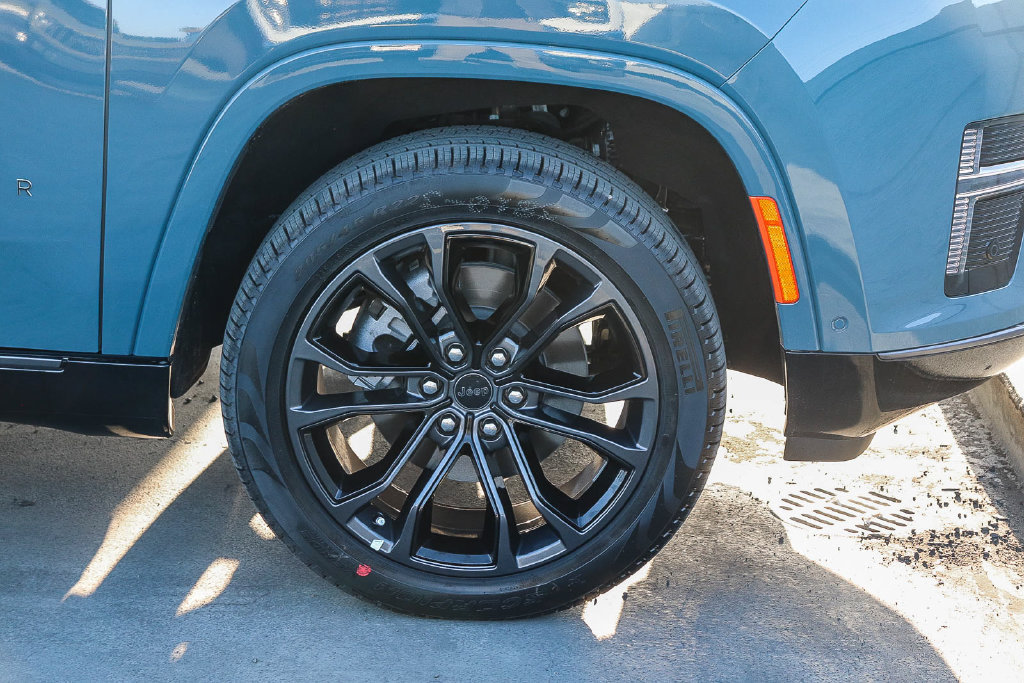 New 2026 Jeep Grand Wagoneer L Summit AWD/4WD image 11