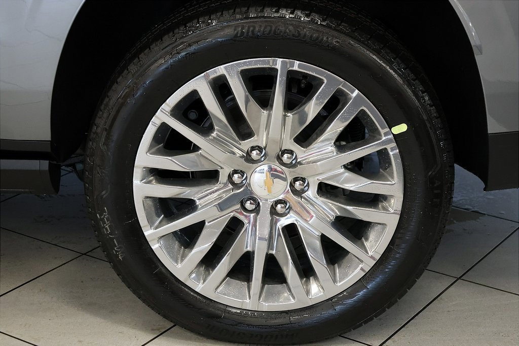 New 2025 Chevrolet Suburban High Country image 3