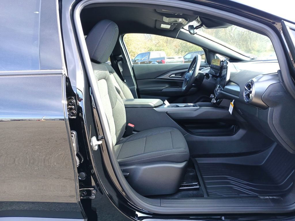 New 2026 Chevrolet Equinox EV LT image 28