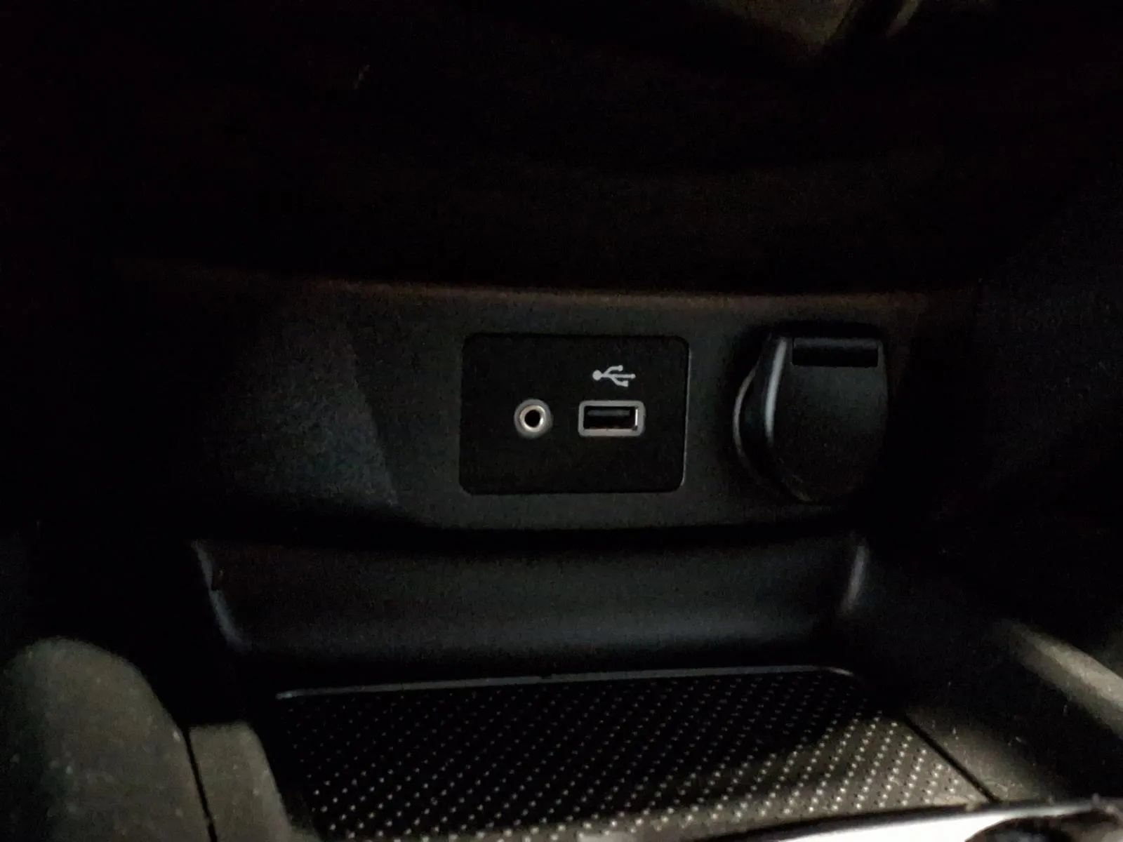 Used 2018 Nissan Rogue SV w/ Premium Package AWD/4WD image 22