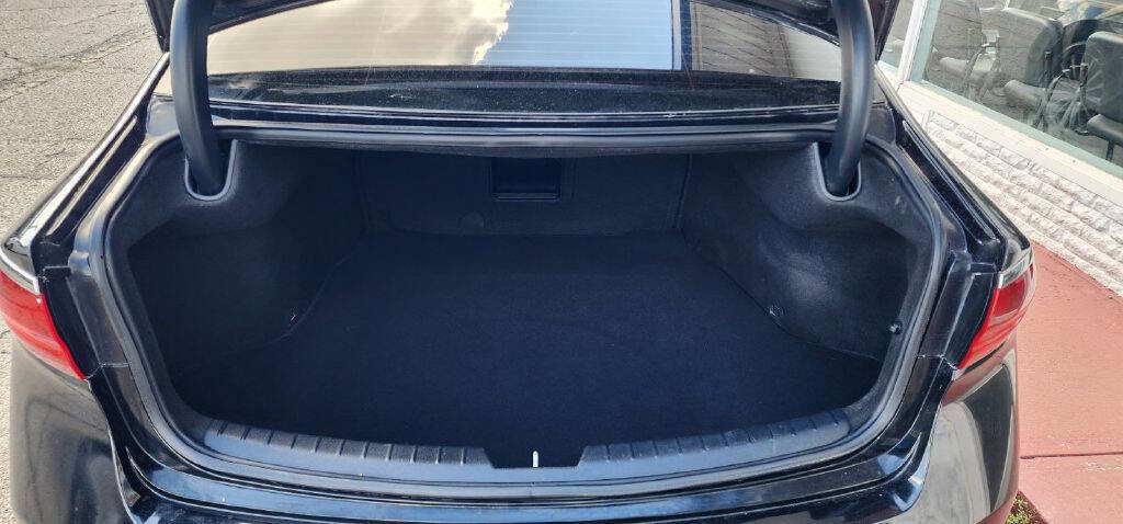 Used 2017 Kia Cadenza Premium FWD image 14