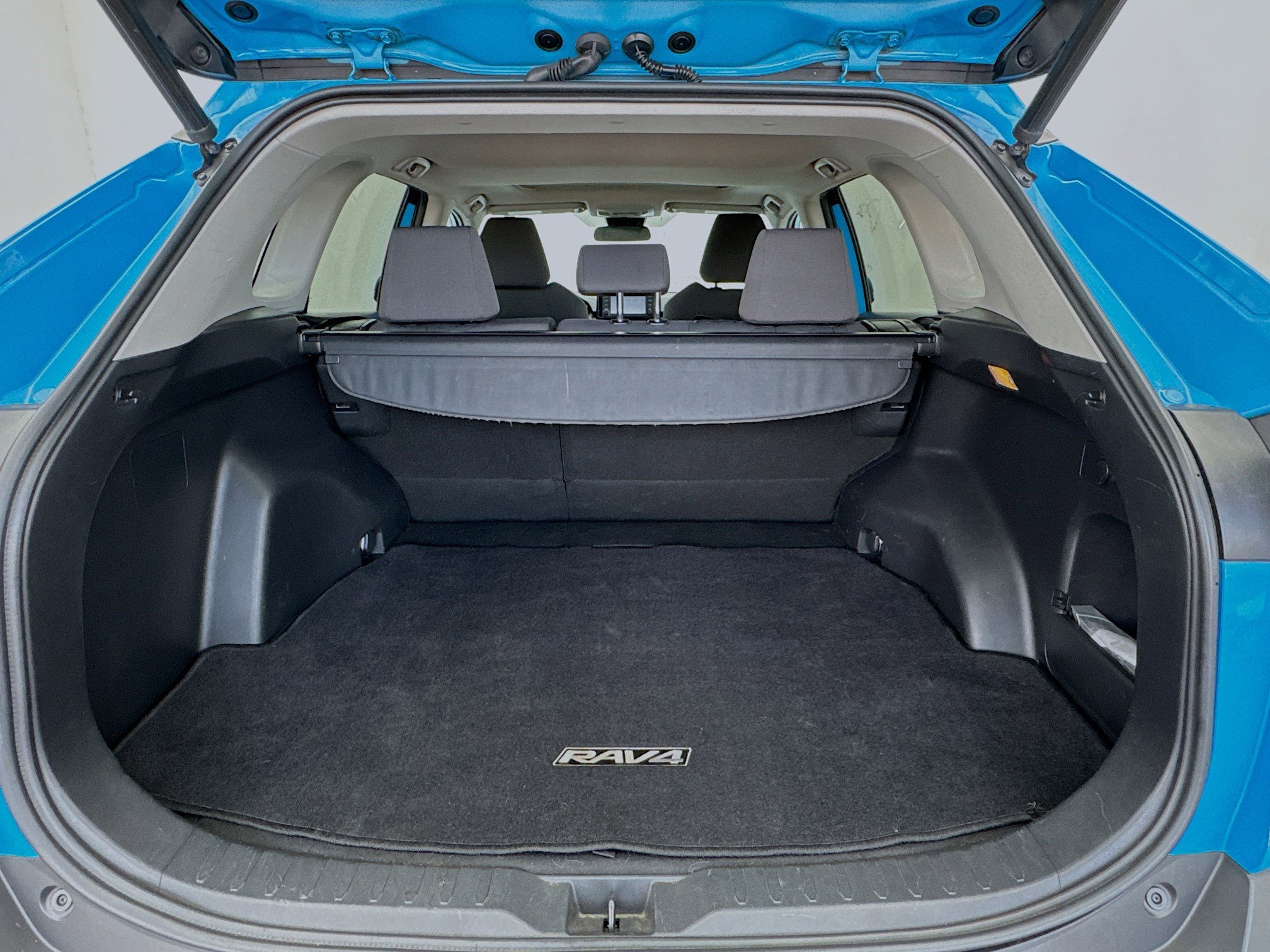 Used 2019 Toyota RAV4 XLE w/ Convenience Package image 18