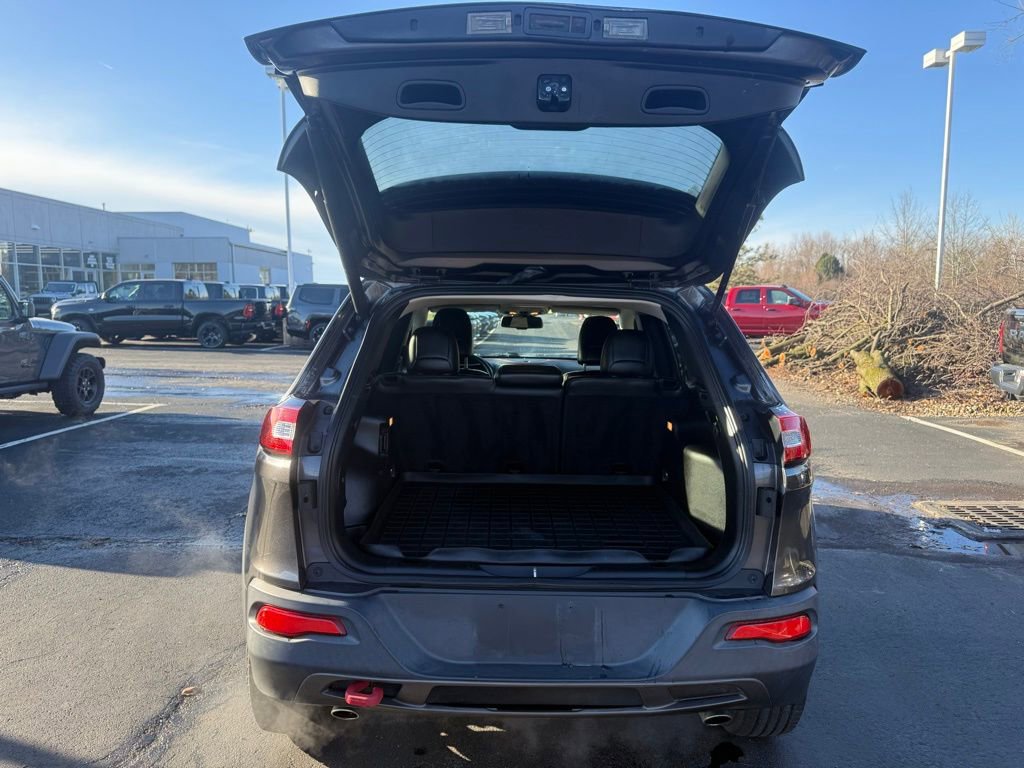 Used 2016 Jeep Cherokee Trailhawk w/ Comfort/Convenience Group image 39