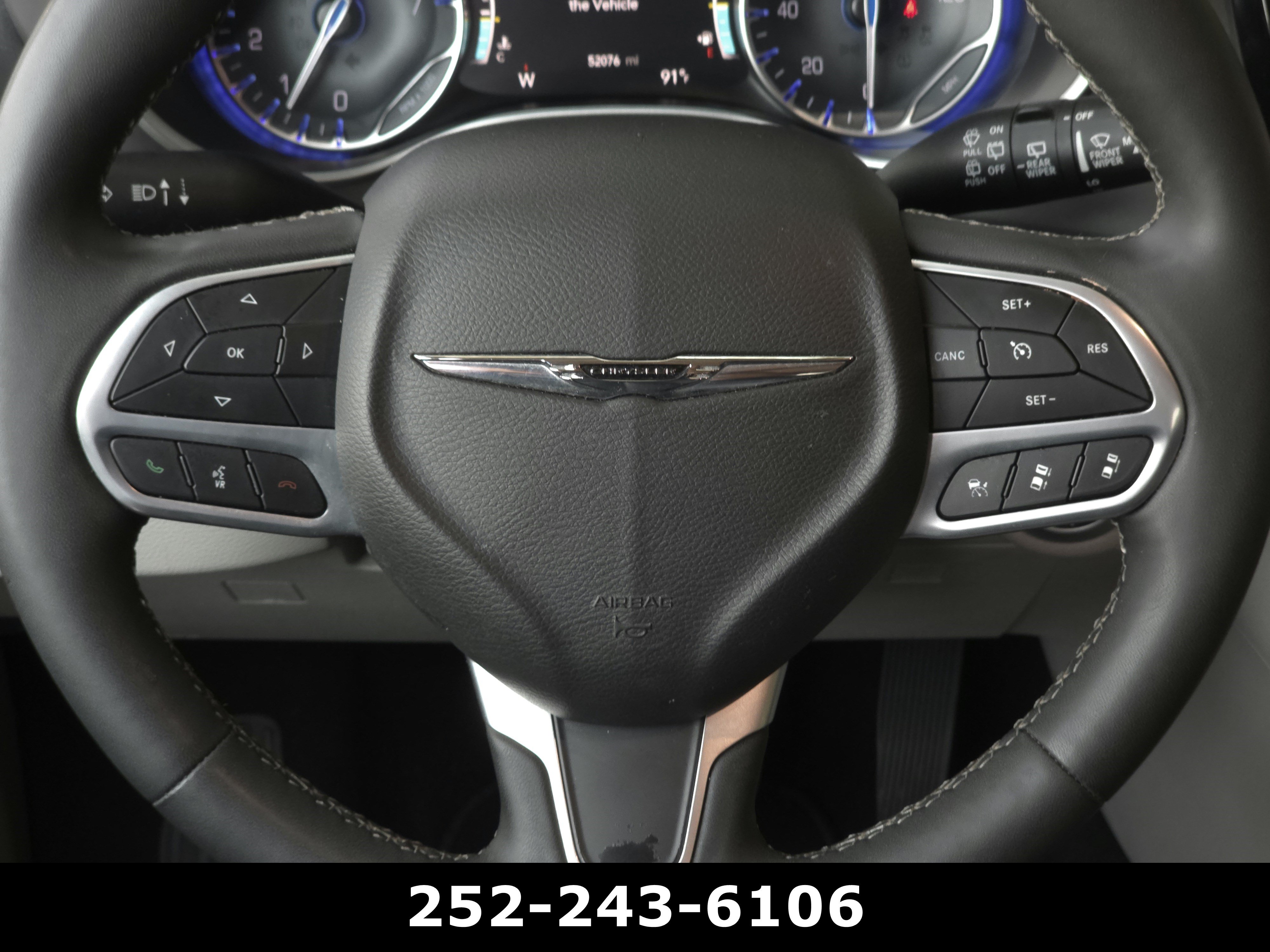 Used 2024 Chrysler Pacifica Touring-L FWD image 25