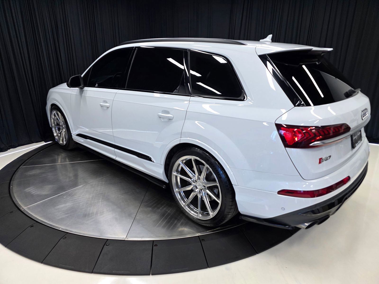 Used 2020 Audi SQ7 Prestige w/ Prestige Package AWD/4WD image 11