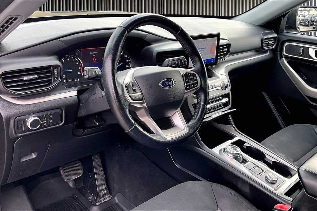 Used 2022 Ford Explorer XLT image 15