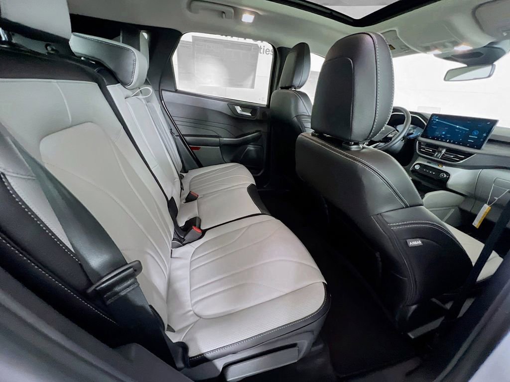 New 2025 Ford Escape SE w/ PHEV Premium Package FWD image 16