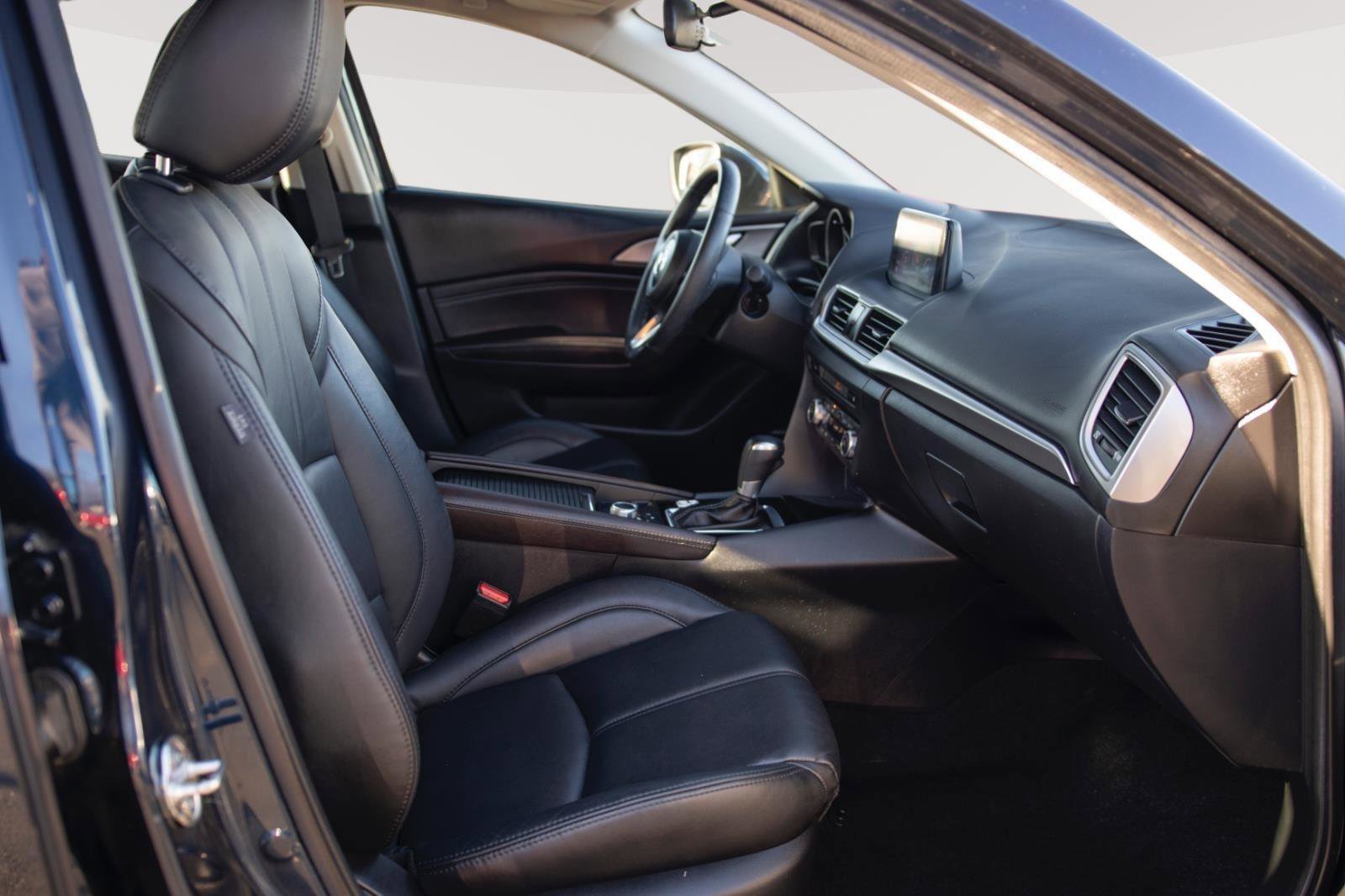 Used 2018 MAZDA MAZDA3 Touring image 14