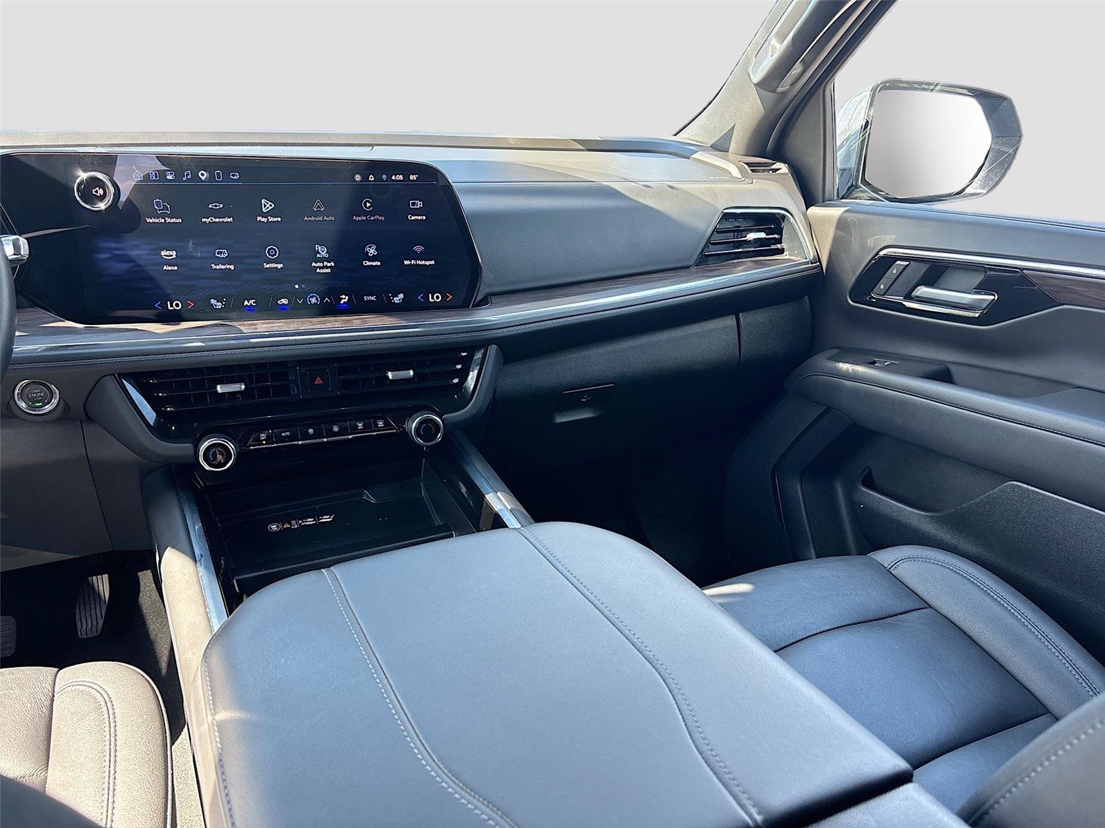 Used 2025 Chevrolet Suburban Z71 AWD/4WD image 27