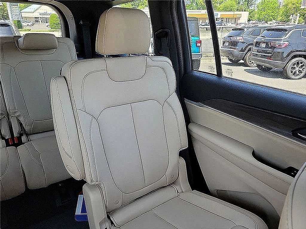New 2024 Jeep Grand Cherokee L Limited AWD/4WD image 17