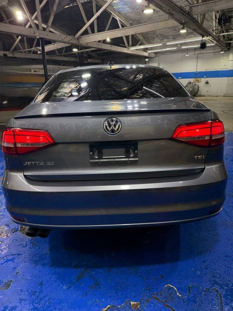 Used 2015 Volkswagen Jetta SE FWD image 4
