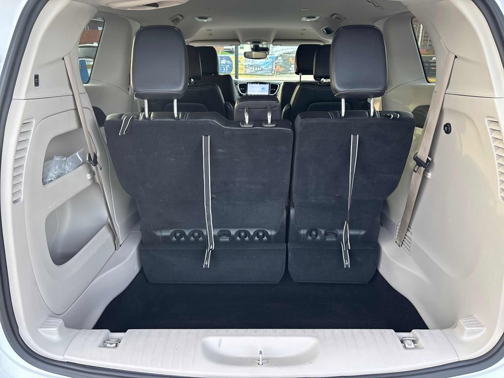 Used 2024 Chrysler Pacifica Touring-L image 45