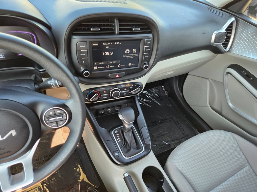 Certified 2025 Kia Soul LX w/ LX Technology Package FWD image 20