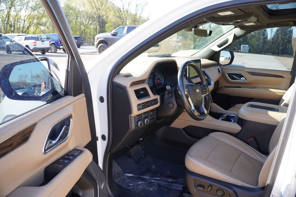 Used 2021 Chevrolet Suburban Premier w/ Premium Package AWD/4WD image 15