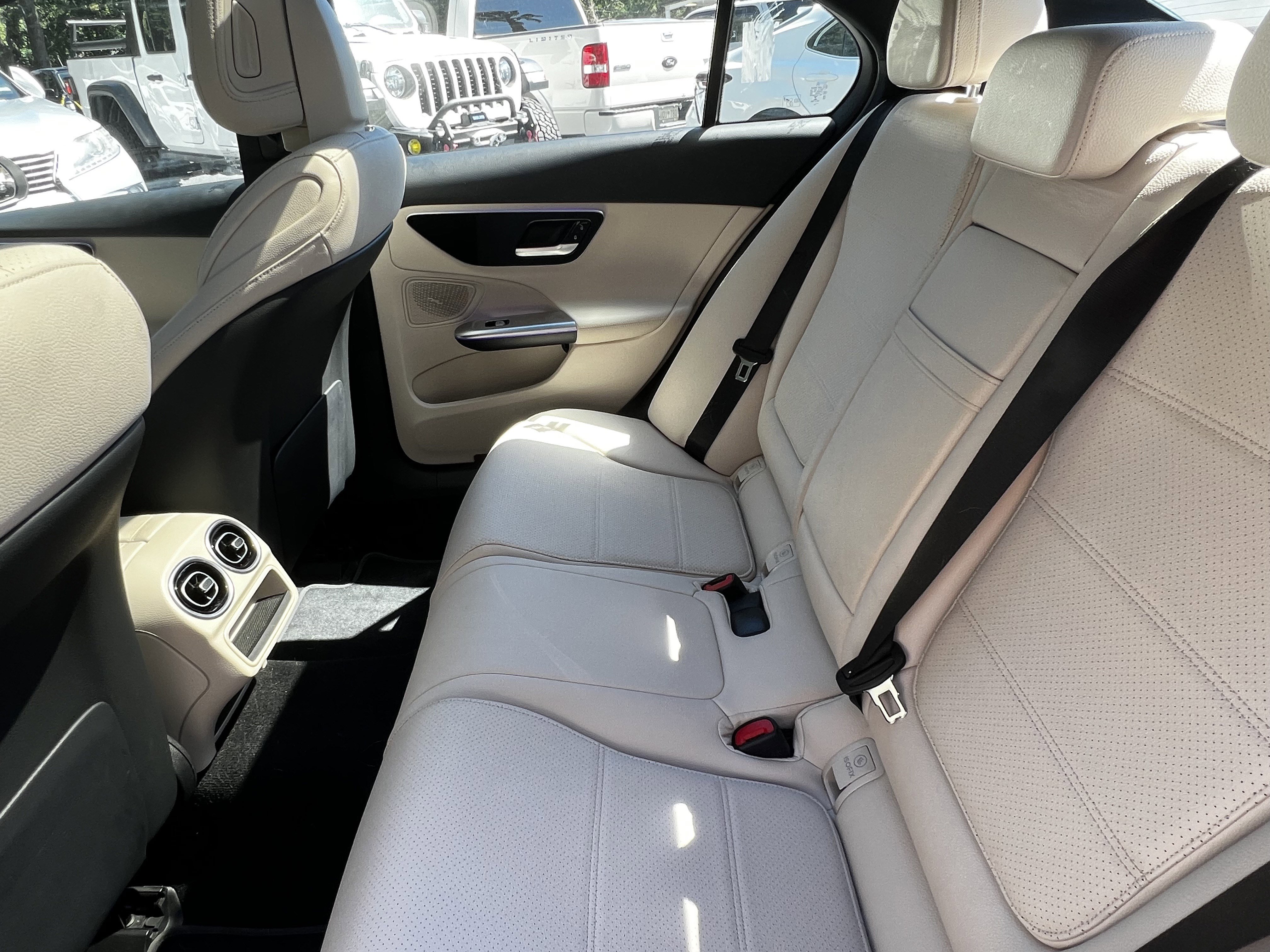 Used 2023 Mercedes-Benz C 300 Sedan image 29