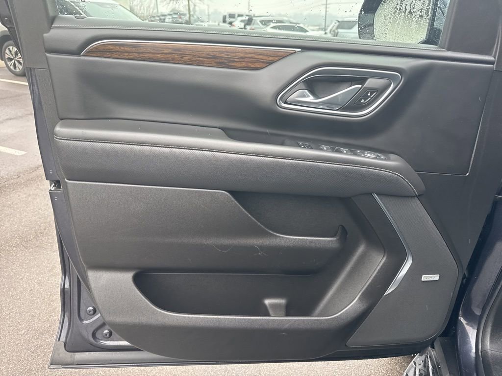 Used 2023 Chevrolet Suburban Premier image 11