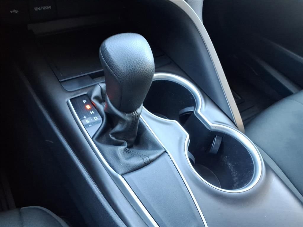 Used 2021 Toyota Camry LE image 23