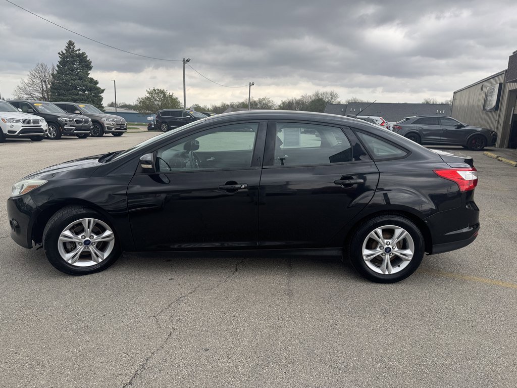 Used 2014 Ford Focus SE w/ SE Winter Package FWD image 4