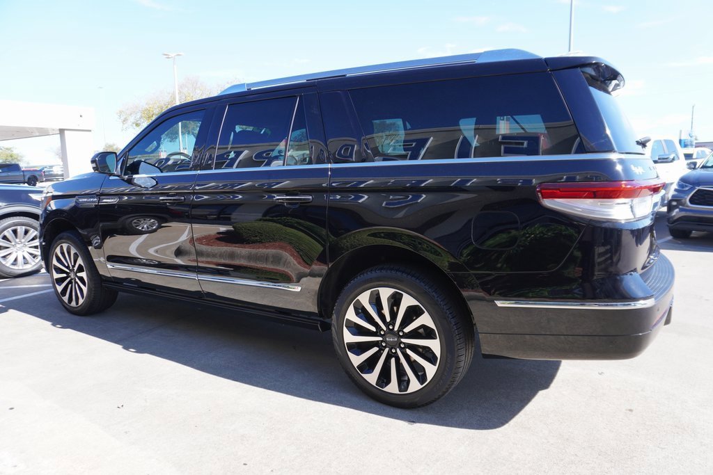 Used 2023 Lincoln Navigator L Reserve image 4