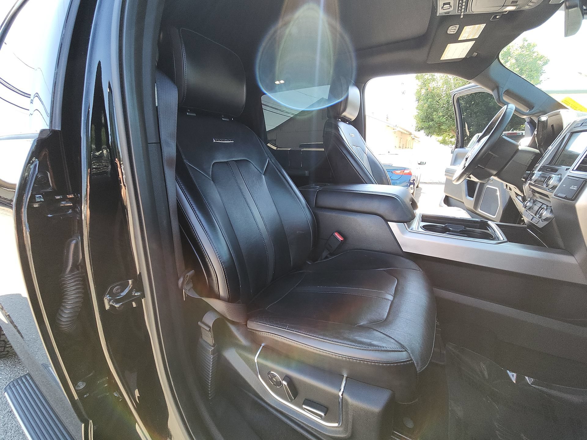 Used 2017 Ford F250 Platinum w/ Platinum Ultimate Package AWD/4WD image 26