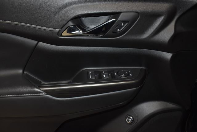 Used 2023 GMC Acadia SLT image 29