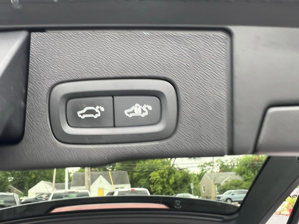 Used 2023 Volvo XC60 B5 Plus image 23