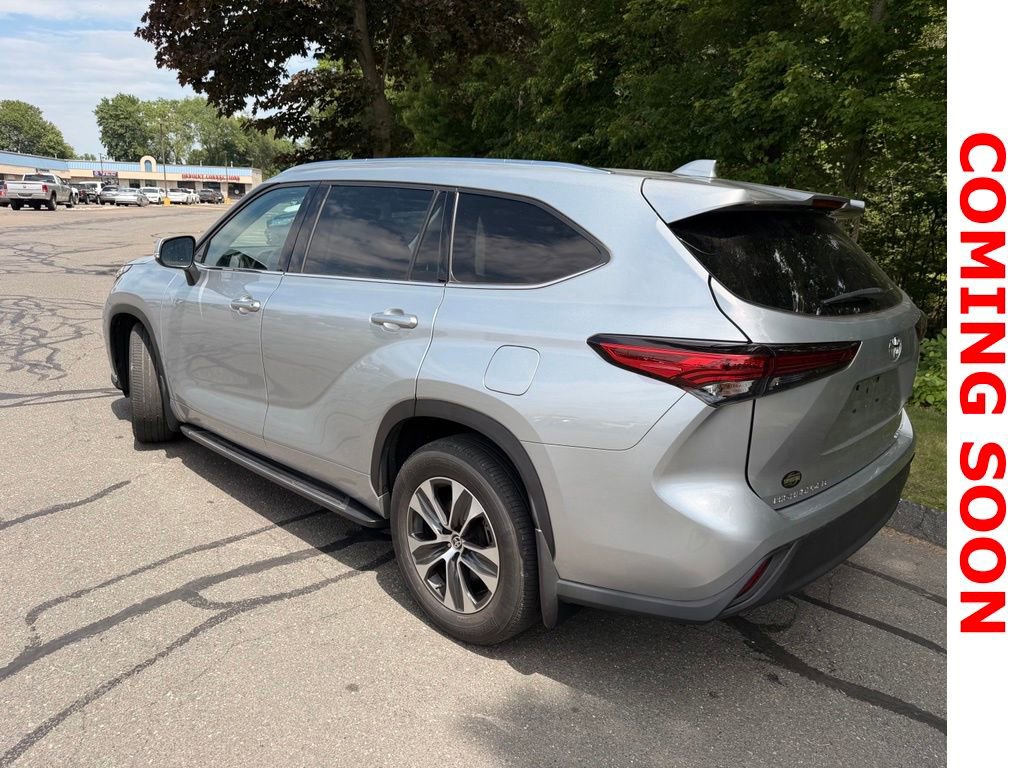 Used 2020 Toyota Highlander XLE AWD/4WD image 7