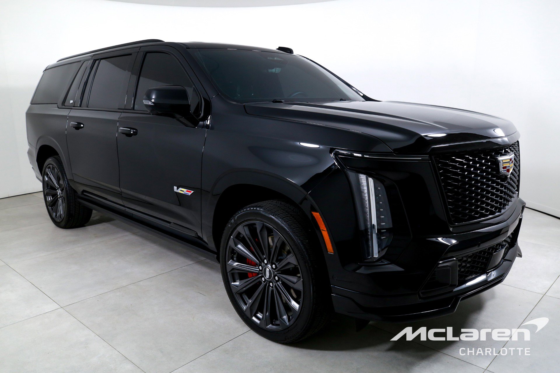 Used 2025 Cadillac Escalade ESV V image 3