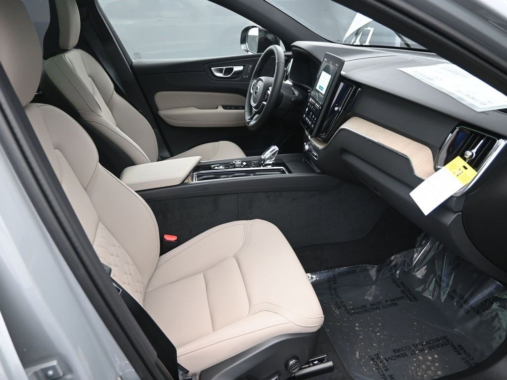 New 2026 Volvo XC60 B5 Plus w/ Protection Package Premier image 37