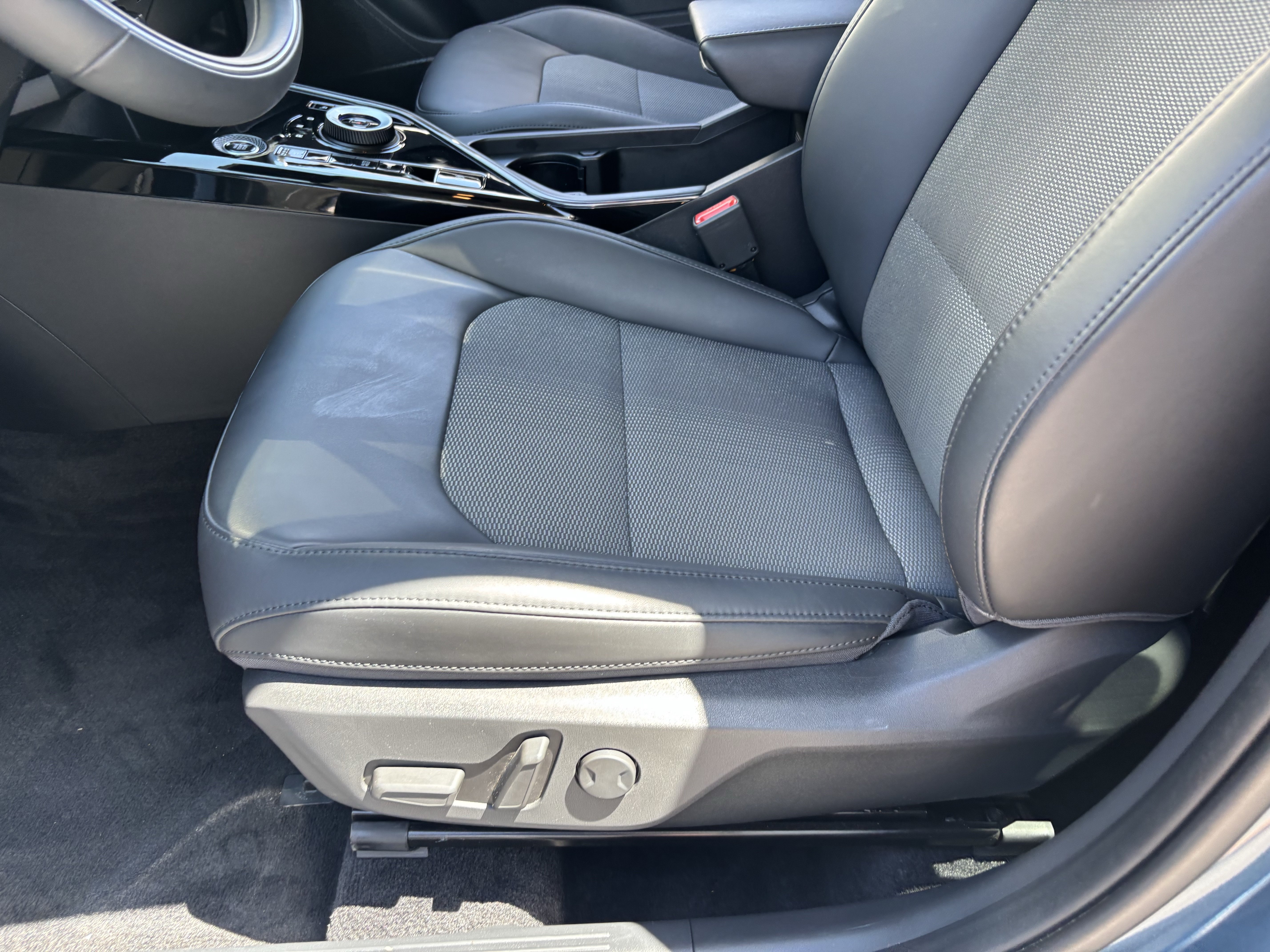 Certified 2025 Kia Niro EX FWD image 18