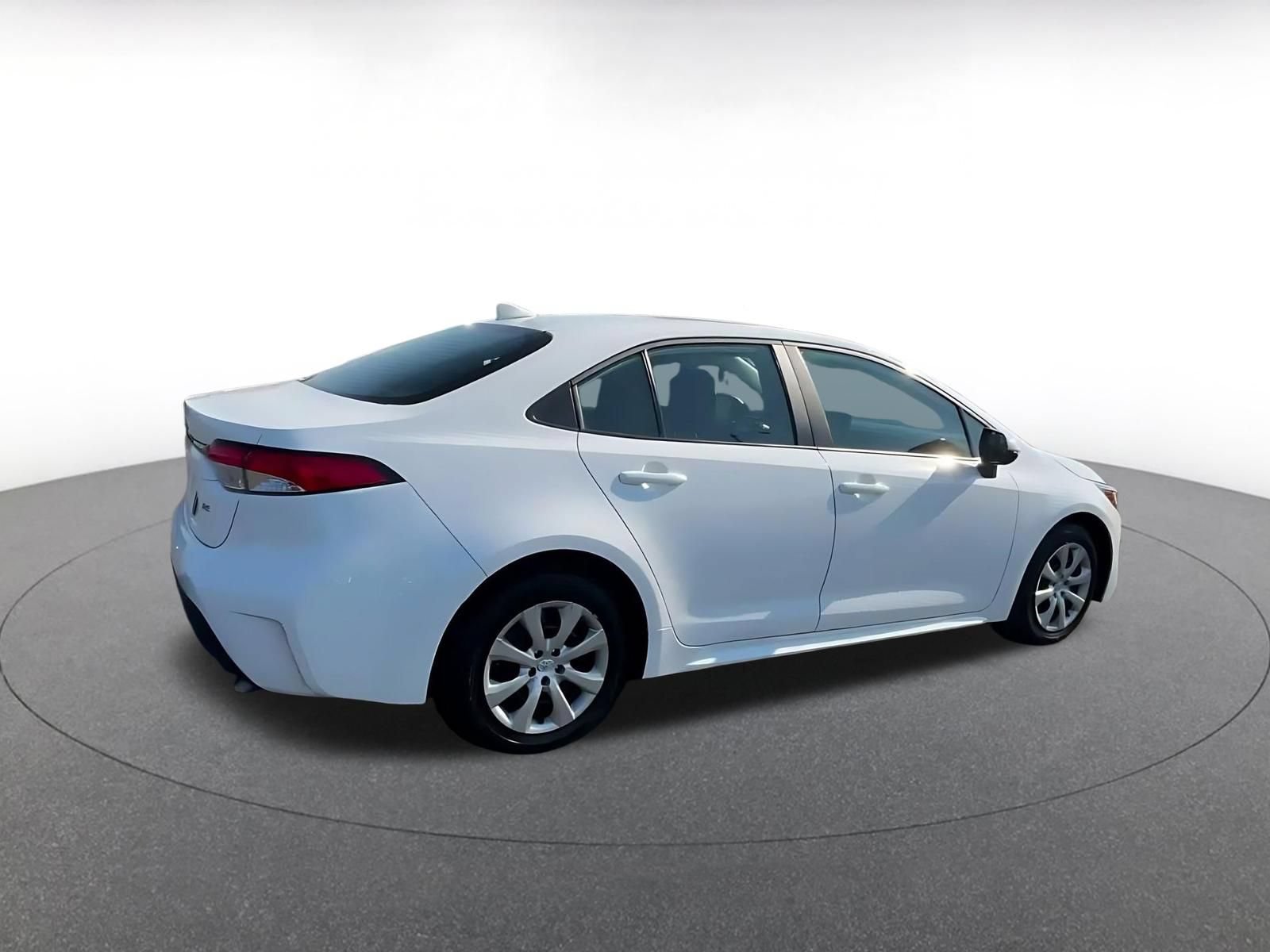 Used 2025 Toyota Corolla LE FWD image 13